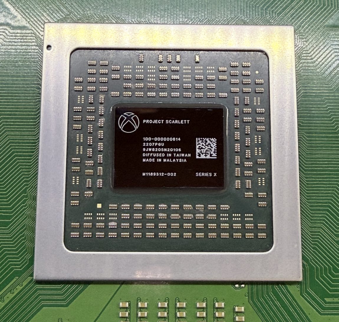 Procesador Project Scarlett de una Xbox Series X durante un trabajo a nivel componente